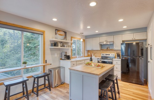 Arch Cape House | Royal Canoe by AvantStay | Walk to the Shore + Private Yard