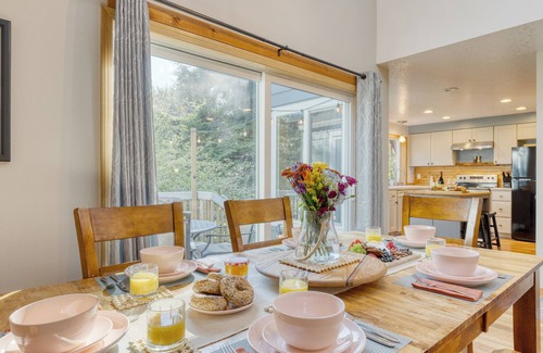 Arch Cape House | Royal Canoe by AvantStay | Walk to the Shore + Private Yard