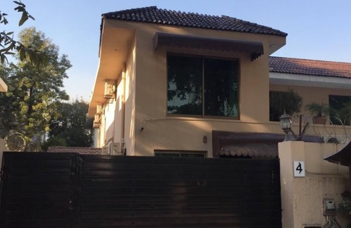 F-7 Sector House | Royal House