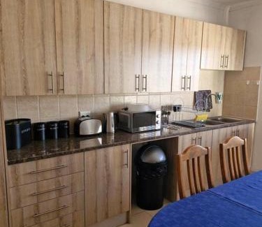 Greater Johannesburg Metropolitan Area Apartment | Royal Inn - Self Catering Apartment