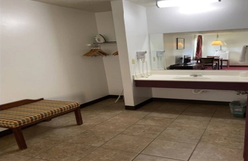 Albany Hotel | Royal Inn