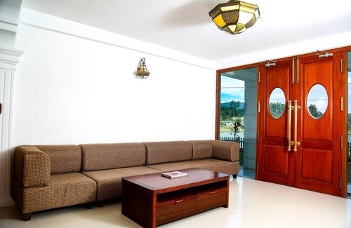 Nuwara Eliya Bed & Breakfast | Royal Lake Hotel