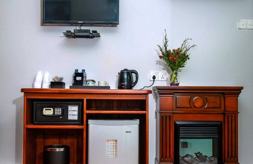 Nuwara Eliya Bed & Breakfast | Royal Lake Hotel