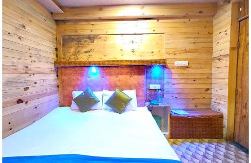 Nainital Hotel | Royal Lakefront Palace PRIME LOCATION NAINITAL HOTEL VINAYAK LAKE VIEW MALL ROAD With #Free Wifi #Balcony #Room Service #Luxury And Spacious Room - A Top Rated Hotel