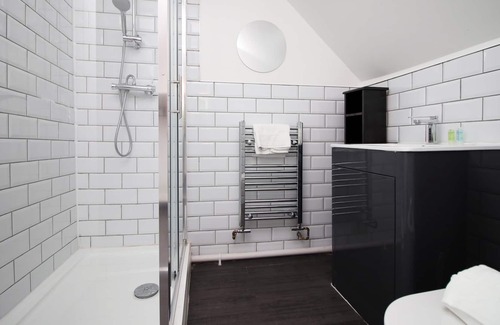 Penylan House | Royal Oak House by Tŷ SA-5 bedroom house
