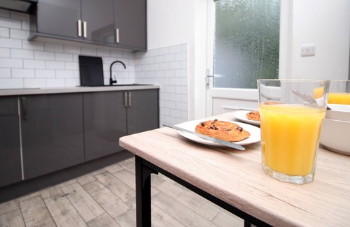 Penylan House | Royal Oak House by Tŷ SA-5 bedroom house