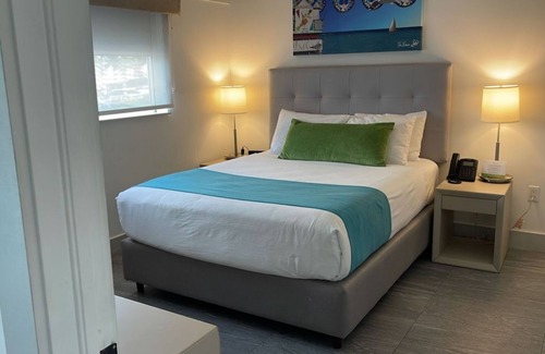 North Beach Hotel | Royal Park Miami Magnificent Room w Pool for Romantic Getaway