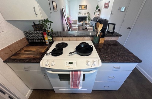 Parker Lane House | Royal Retreat – Luxe 2BR 5 mins to Downtown
