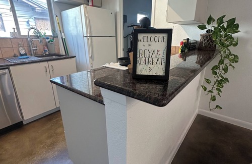 Parker Lane House | Royal Retreat – Luxe 2BR 5 mins to Downtown