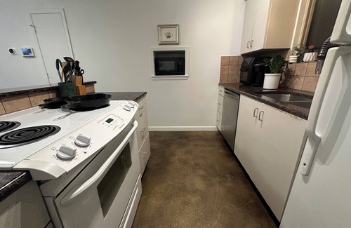 Parker Lane House | Royal Retreat – Luxe 2BR 5 mins to Downtown