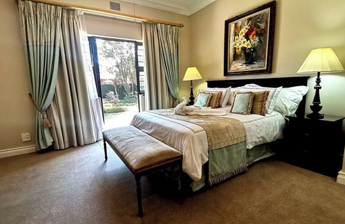 Pretoria House | Royal Ridge Guest House and Apartments