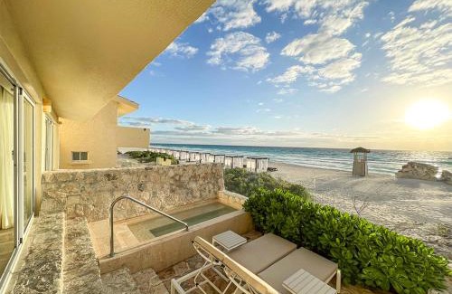 Punta Cancun Hotel | Royal Select at Grand Park Royal Cancún - All Inclusive - Adults Only