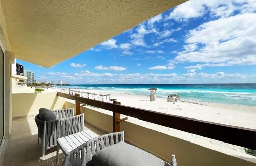 Punta Cancun Hotel | Royal Select at Grand Park Royal Cancún - All Inclusive - Adults Only