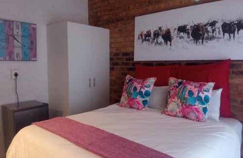 Downtown Johannesburg Bed & Breakfast | Royal Stina Hotel-style with Swimming pool