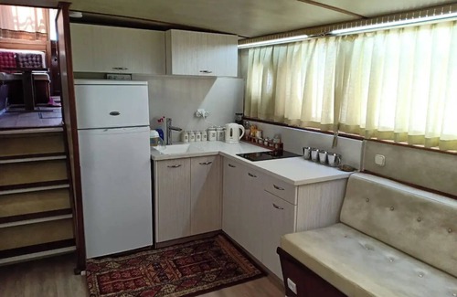 Ashkelon Boat Rental | RoyalSeaSuite Dream Getaway