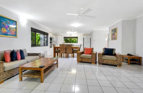 Trinity Beach Apartment | Roydon Beachfront Apartments