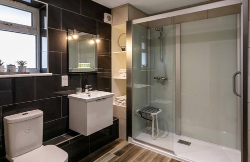 Harlow Hotel | Roydon Marina Village Hotel