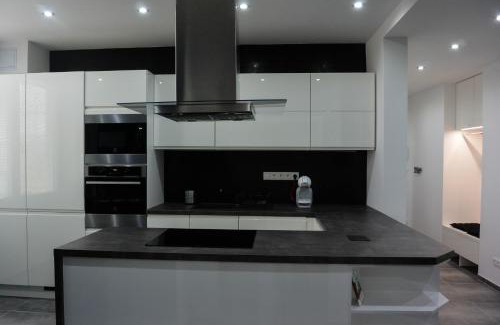 Nivy Apartment | RR bus station apartment