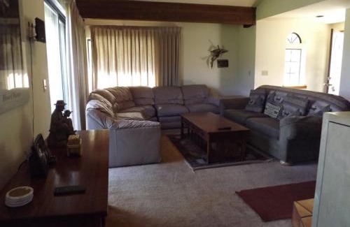 June Lake Apartment | Rr-edgewater01