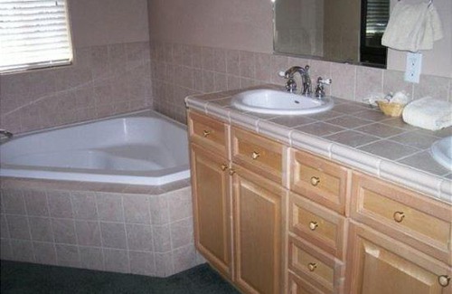 June Lake Apartment | Rr-hideaway down canyon110