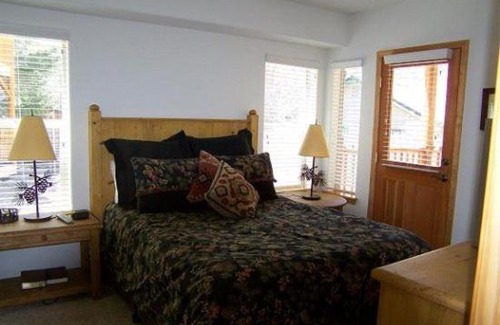 June Lake Apartment | Rr-hideaway down canyon110