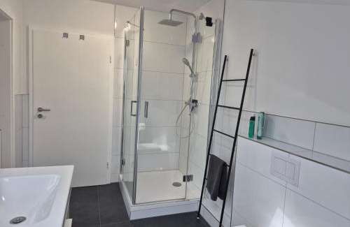 Region Hannover District Apartment | Ruhige 1-Zimmer Einliegerwohnung mit Küche und Bad in Großburgwedel