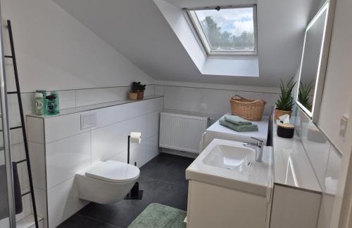 Region Hannover District Apartment | Ruhige 1-Zimmer Einliegerwohnung mit Küche und Bad in Großburgwedel