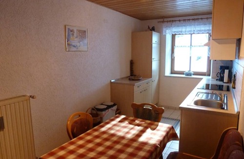 Schwarzenbach Apartment | Ruhige Ferienwohnung (80qm) mit Terrasse zum Garten