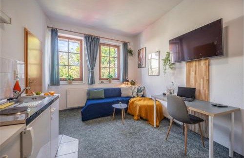 Domviertel Apartment | Ruhiges Studio in Altstadt mit Gartenblick & Sofa