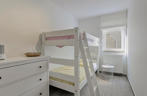 Heist Apartment | Ruim app met 3 slpks en 2 badkamers vlakbij de zee