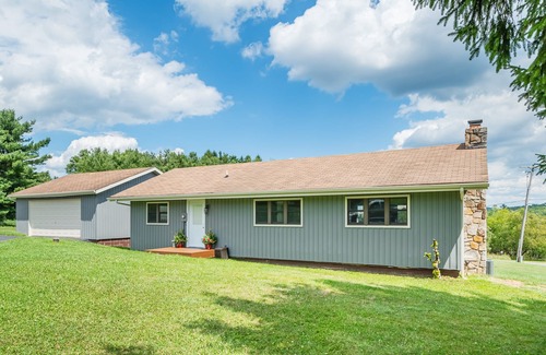 Paradise Point House | Runnin' Down a Dream: Nearby Lake Access, Dog Friendly w/ Hot Tub
