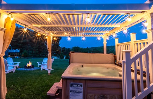 Paradise Point House | Runnin' Down a Dream: Nearby Lake Access, Dog Friendly w/ Hot Tub