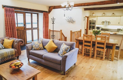 Axminster House | Rural barn conversion, Close to Jurassic coast, 3 bedrooms sleeps 6.