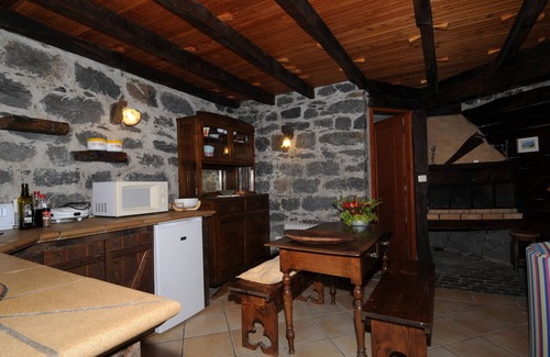 Arco da Calheta Cottage | Rural Cottage in sunny Calheta with shared pool, WIFI, BBQ, Sea View