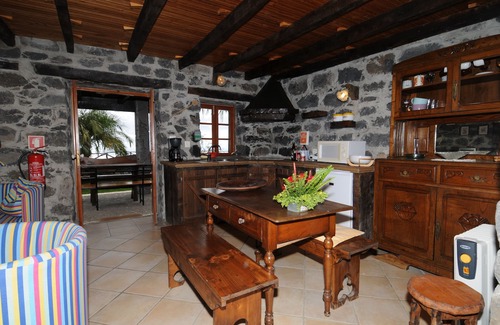 Arco da Calheta Cottage | Rural Cottage in sunny Calheta with shared pool, WIFI, BBQ, Sea View
