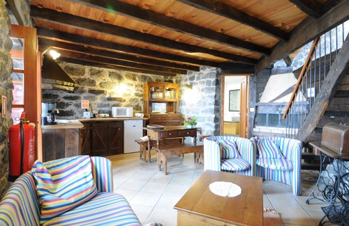 Arco da Calheta Cottage | Rural Cottage in sunny Calheta with shared pool, WIFI, BBQ, Sea View