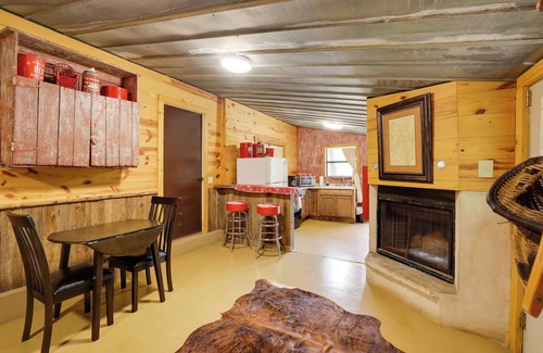 Tarpley Cabin | Rural & Horse-Friendly Cabin ~ 24 Mi to Bandera!