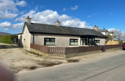Newry House | Rural retreat (Family friendly/pet friendly)close to seaside and Mountains.