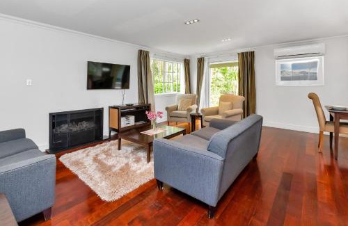 Russell House | Russell Cottages - Russell Holiday Home