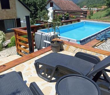 Bajina Basta House | Rustična kuća CRVENA STENA u blizini kućice na Drini