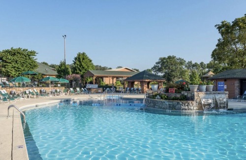Branson Villa | Rustic 1 Bdrm. Villa off the heart of the strip, minutes from FUN and MUSIC.