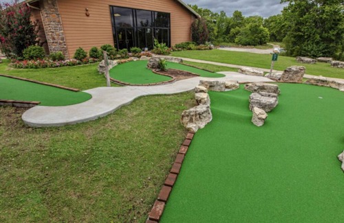 Branson Villa | Rustic 1 Bdrm. Villa off the heart of the strip, minutes from FUN and MUSIC.
