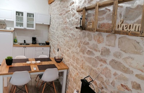 Drnis Apartment | Rustic apartment in rural village near Krka park