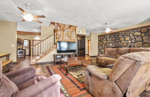 Windyville Cabin | Rustic Beauty by the Niangua River