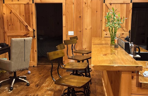 Concord Cabin | Rustic cabin-style on RIVER Northwest of Concord Nh within minutes of Penecook