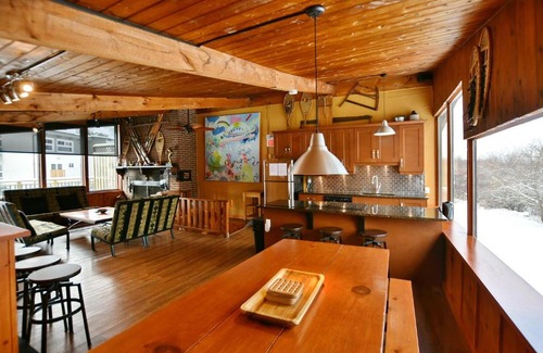 The Blue Mountains Ski Chalet | Rustic Chalet, Near the Village, Indoor Sauna, BBQ Patio