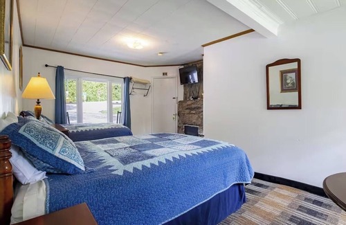 Cherokee Hotel | Rustic Charm & River Views In Your Nature-Ready Room For Mountain Stays