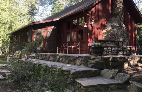 Groom Creek Cabin | RUSTIC & CHARMING CABIN ON GROOM CREEK. NO EXTRA CLEANING FEES !
