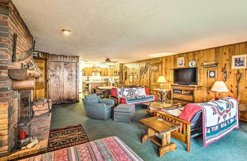 Glen Arbor Apartment | Rustic-Chic Lake Glen Studio: 4 Mi to Beach!