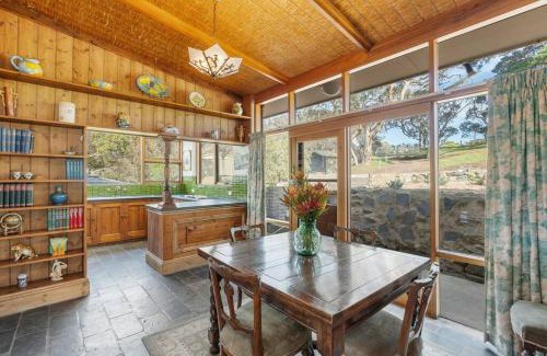 Waitpinga House | Rustic Cottage